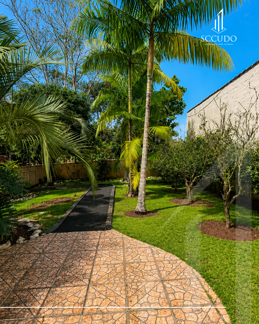 Casa de Condomínio à Venda no Arujazinho | 630 m² | 5 Quartos | Frente ao Lago
