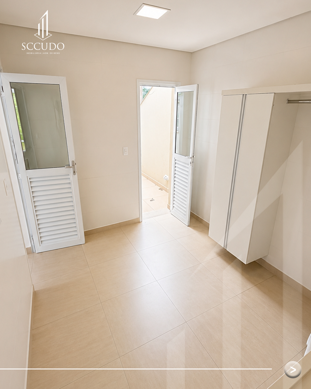 Casa de Condomínio à Venda no Arujazinho | 630 m² | 5 Quartos | Frente ao Lago