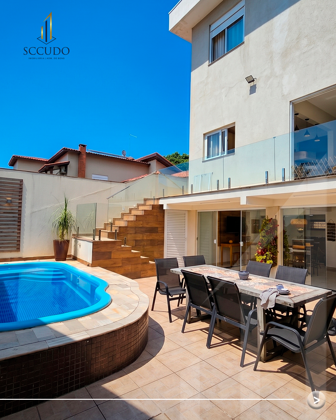 Casa de Condomínio à Venda no Arujá 5 | 350 m² | 4 Suítes | Mobiliada